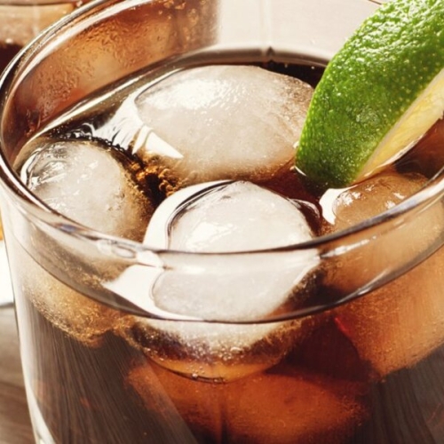 Low-Calorie Rum and Diet Coke