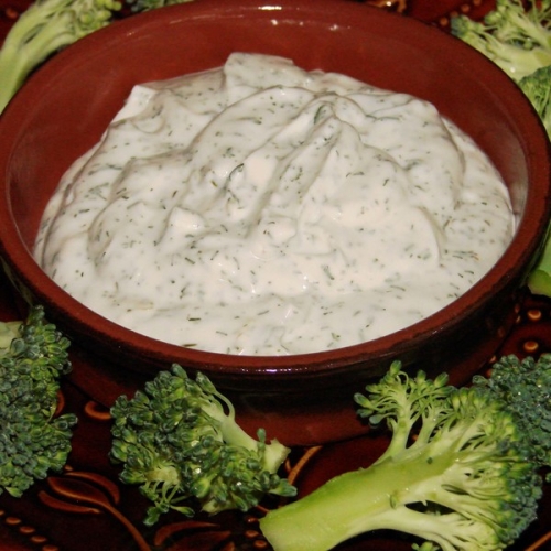 Creamy Low-Calorie Dill Dip