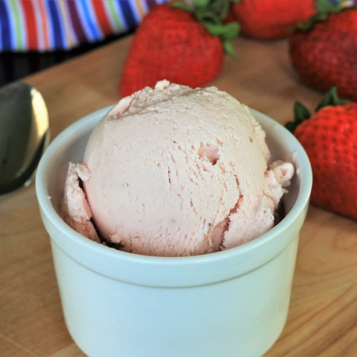 Keto No-Churn Strawberry Ice Cream