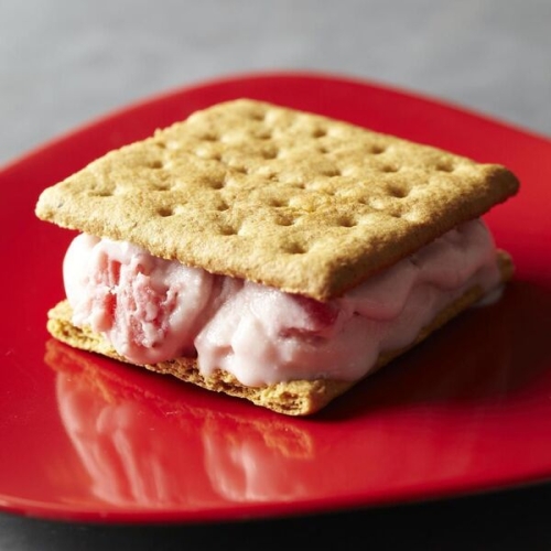 Strawberry Ice Cream Grahamwich