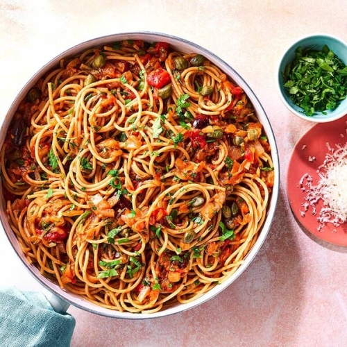 Veggie spaghetti puttanesca