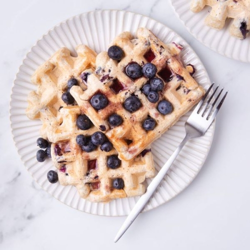 Low-Calorie Waffles With Blueberries