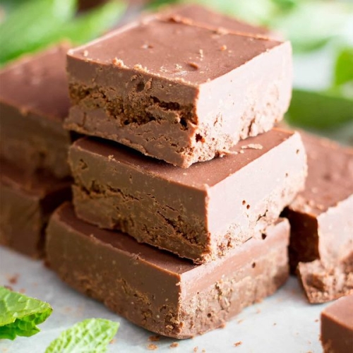5 Minute Easy Peppermint Fudge (Paleo, Vegan, Gluten Free, Dairy-Free)