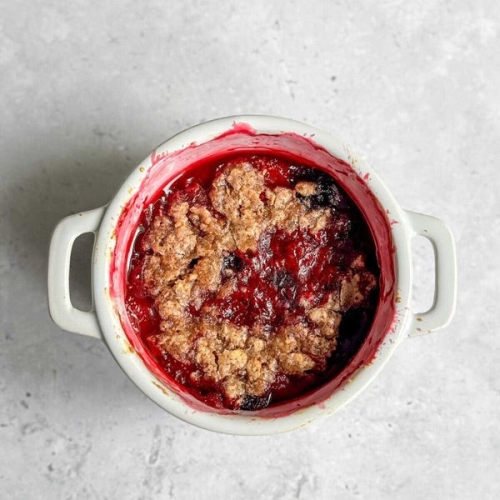 Low calorie single serve berry crumble