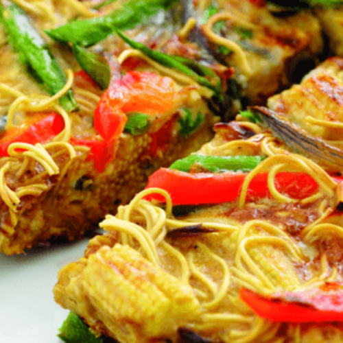 Low calorie egg and vegetable noodle slice