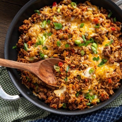 One Pot Cheesy Cajun Beef Rice
