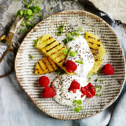 Grilled pineapple with yoghurt and chia
