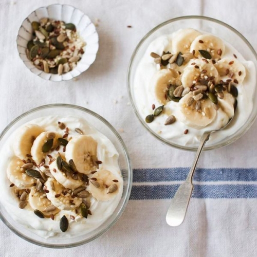 Crunchy banana yoghurt