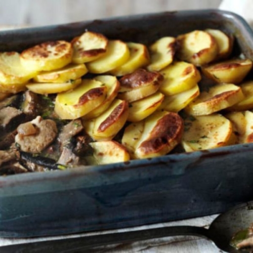 Low-fat chicken and mushroom pie