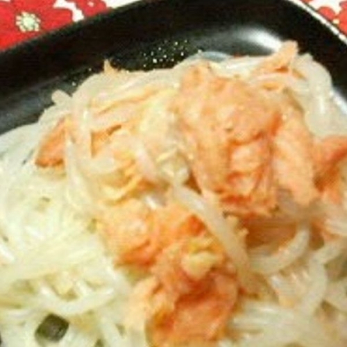 Sesame Flavored Shirataki Noodles and Salted Salmon Stir Fry