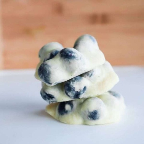 White Chocolate Blueberry Clusters (Low-Calorie Dessert)