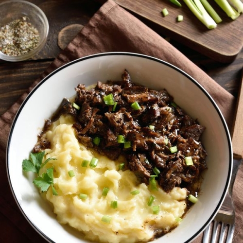 Slow Cooker Beef with Mashed Potato