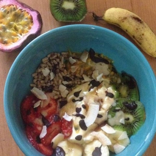 “Light” Acai Bowl / Froyo Breakfast Bowl