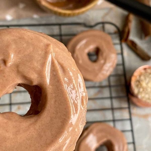 Low calorie baked cinnamon donuts