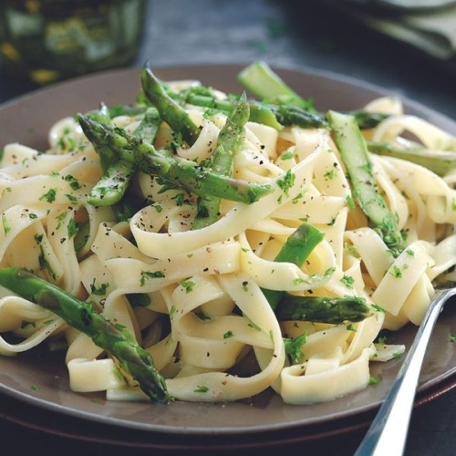 Slimming World’s asparagus carbonara recipe