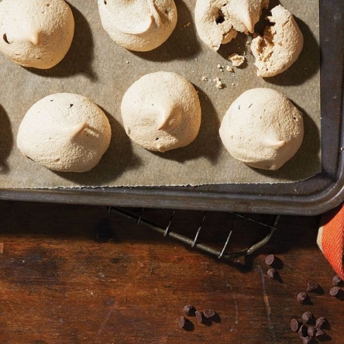 Low-Calorie Coffee and Chocolate Meringue Cookie Recipe