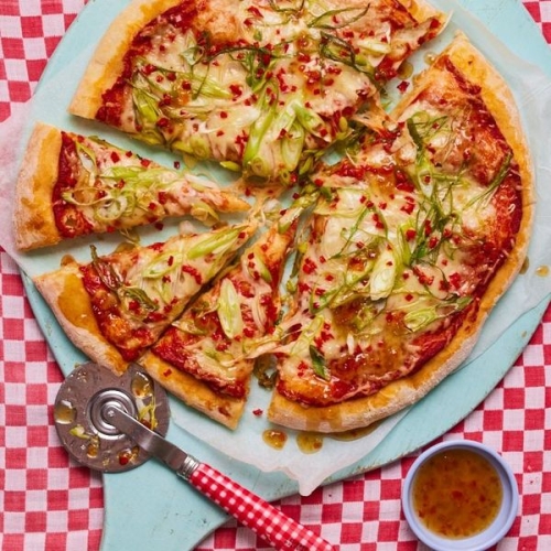 Cheesy Chilli Pizza | Slimming & Weight Watchers Friendly