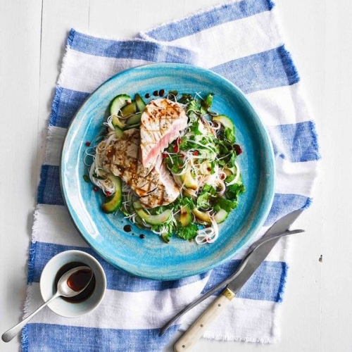 Seared tuna with ponzu dressing and coriander rice noodles