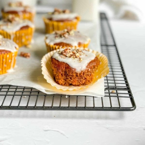 Low calorie carrot cake muffins