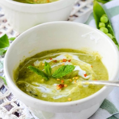 Quick and Easy low-calorie Pea and lettuce soup