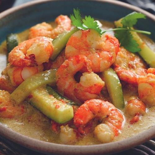 Slimming World’s chiang mai prawn and courgette curry recipe