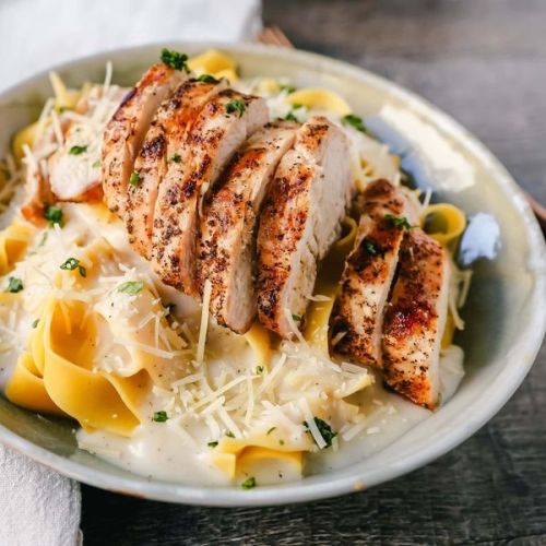 Skinny Low-Fat Chicken Fettuccine Alfredo