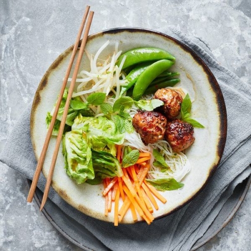 Bun cha with sizzling meatballs