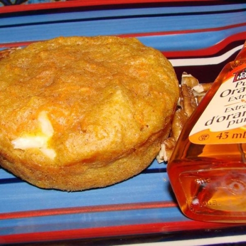 Carrot Cake Muffins With Cheesecake Filling (Lite)